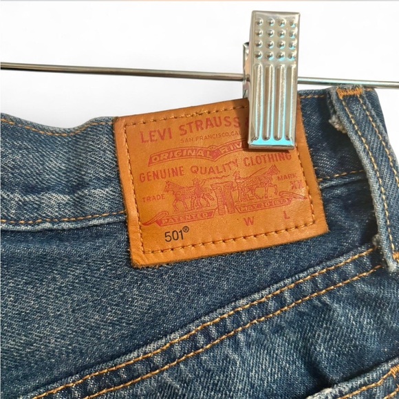 Levi's 501 Medium Wash Blue Jean Shorts Distressed Size 25 - Picture 3 of 6